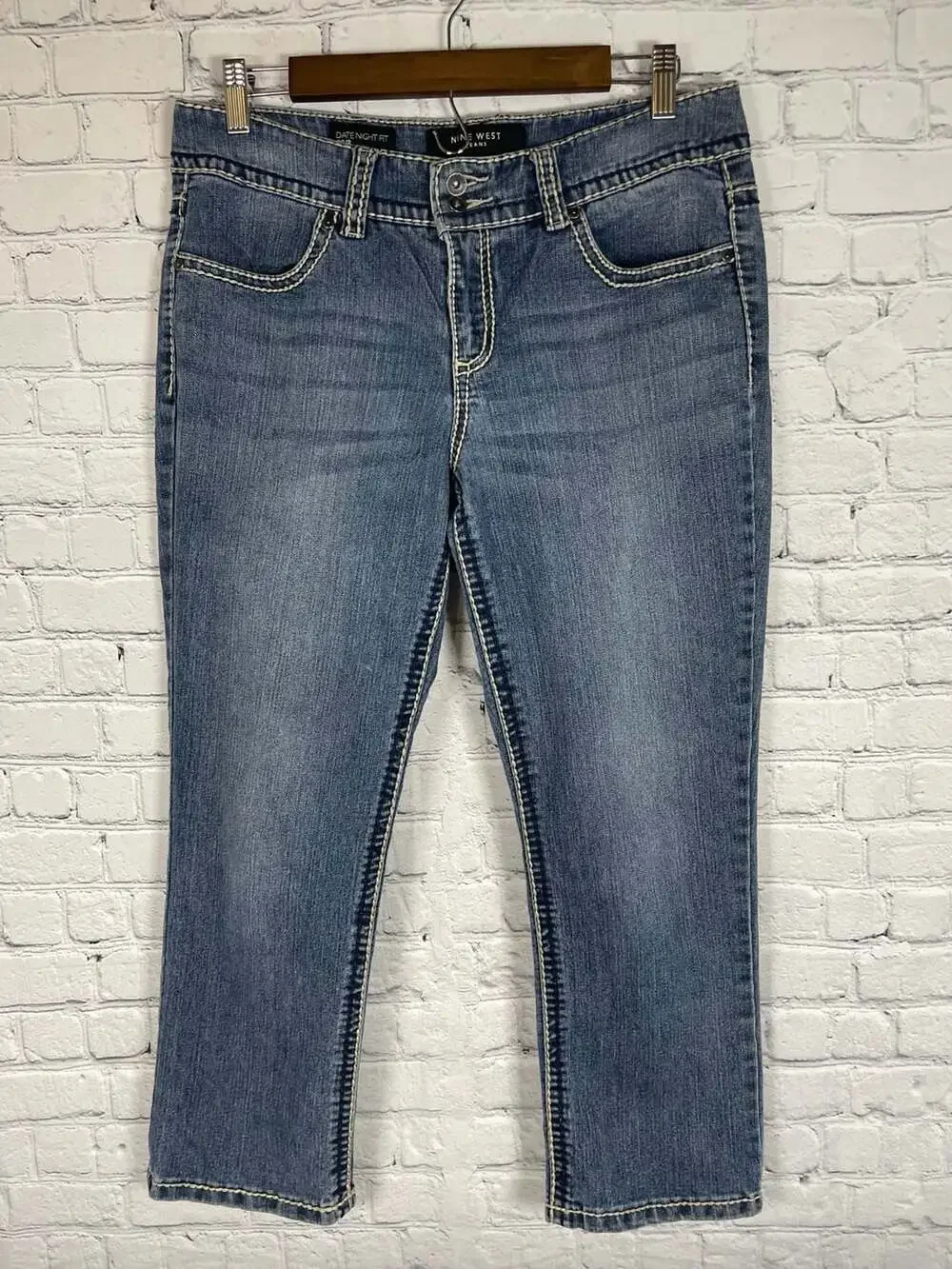 Nine West Date Night Fit Embellished Back Pocket Cropped Jeans Size 8 - Picture 3 of 5